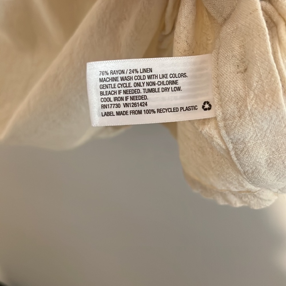 Universal Thread - Oatmeal Button Tank - Excellent Condition - Picture 5 of 5